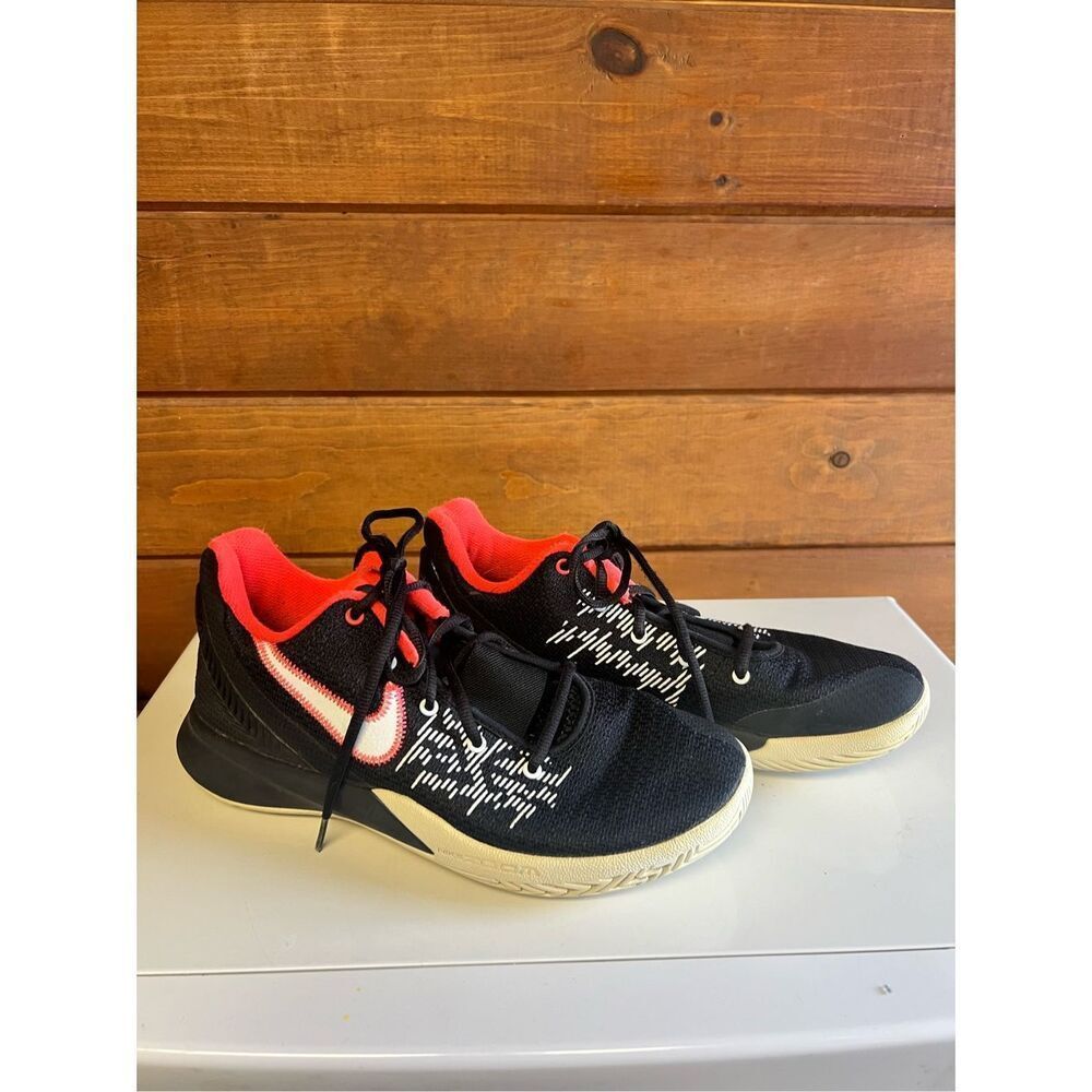 Nike Mens Kyrie Flytrap II Basketball Shoes AO4436-008 Black/White/Crimson Sz 7.